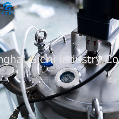 45 ชิ้น / นาที 100 มล. คอนซีลเลอร์ครีมเครื่องบรรจุเครื่องสำอางพร้อมหัวฉีดยก