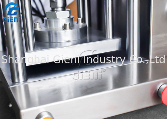 ให้อาหารอัตโนมัติห้องปฏิบัติการเครื่องกดผงเครื่องสำอาง